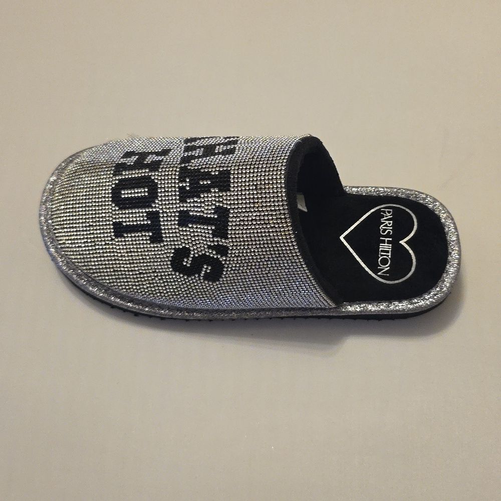 BRAND NEW PARIS HILTON SLIVING  GLITTER RHINESTONE SLIPPERS  THAT's HOT …